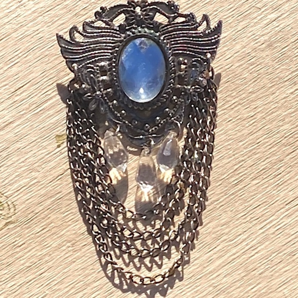 Stunning Art Nouveau Crystal Chain Pin!